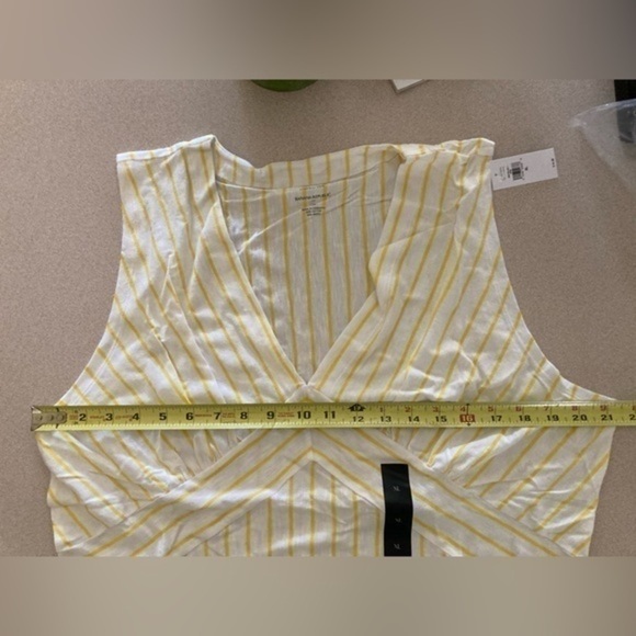 Banana Republic V Neck Sleeveless Tank top Yellow and White Striped - Picture 7 of 8